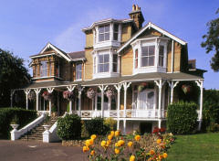 Guest house with swimming pool