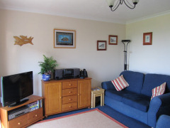 Brambles Farm Bungalow, Freshwater, Isle of Wight. Self catering cottages with glorious views across the Solent