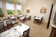 Caprera Hotel, Sandown, Isle of Wight. Family run fully licensed guest house