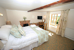 Chequers Inn, Rookley, Isle of Wight. Country pub bed and breakfast on the Isle of Wight