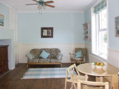Gulls Wing, Ventnor, Isle of Wight. Ground floor self catering apartment sleeping six