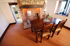 Rose Cottage, Roud, Isle of Wight. Thatched country cottage with swimming pool