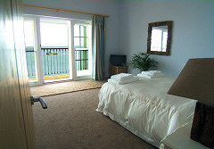 Lobster Lodge, Ventnor, Isle of Wight. Holiday cottage on Ventnor beach front