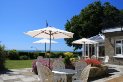 Hotel with pool and sea views