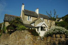 Self catering cottage by the sea