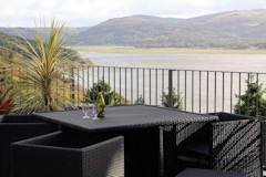 The Old Stables, Aberdovey, Isle of Wight. Apartments with spectacular views over the River Dovey